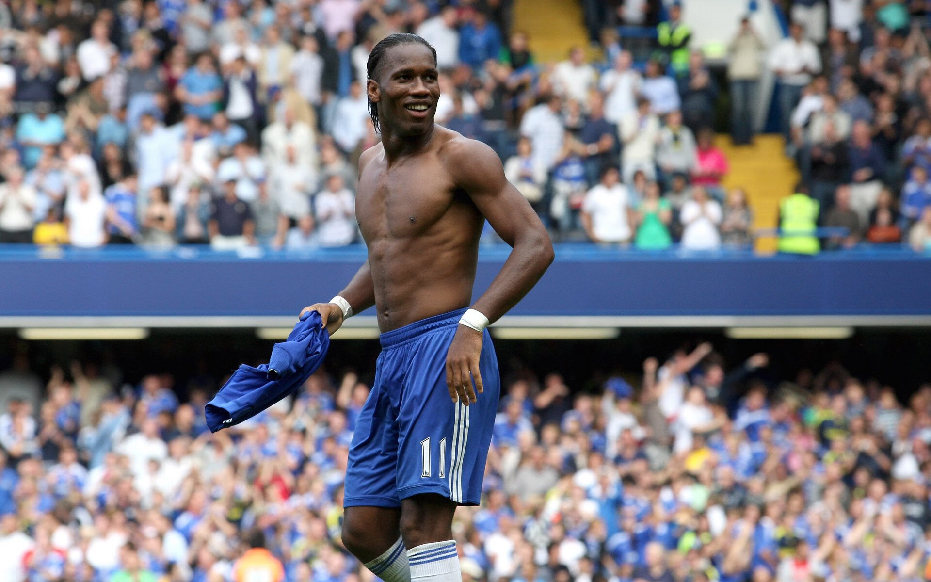 迪马利亚点燃赛场,波兰轻取英格兰改写欧洲足球叙事